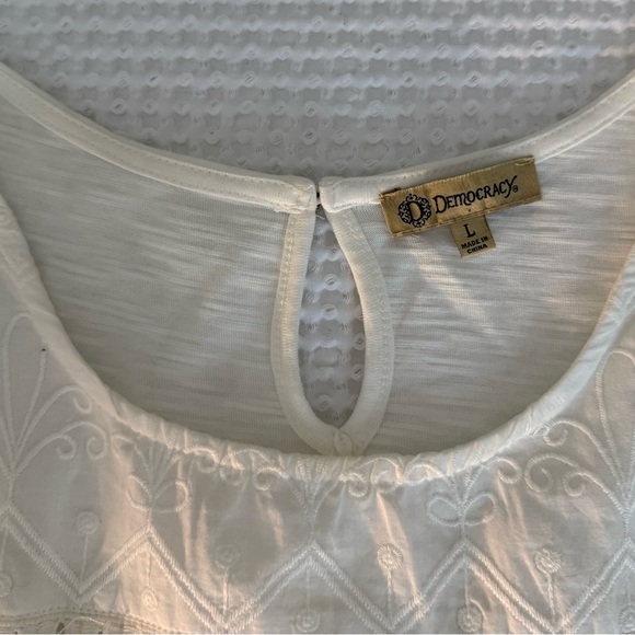 DEMOCRACY WOMEN’S WHITE SLEEVELESS  EMBROIDERED TOP - Picture 5 of 9